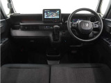 ◆インテリアパネル◆視界広々で非常に運転しやすくロングドライブでも疲れを感じさせないすっきりとまとまったインパネ周りです。