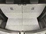 トランクスペースも通常で十分な広さがございます。