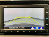 【バックカメラ】運転が苦手な方も車庫入れラクラクです!ギアをリバースに入れれば自動的に切り換わりますので、面倒な操作は不要です♪狭い駐車場もお車を傷つけず安心ですね!