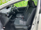 運転席からの視界は広く、運転操作もスムーズに行えます。ステアリングやシートの調整もしやすく、自分に合ったポジションを見つけられます。