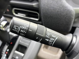 雨天時でもクリアな視界を確保。操作性にも優れ、運転に集中できます。様々な設定で、状況に応じた拭き取りが可能です。