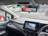 ディーラーオプション『前+車室内ドライブレコーダー』装備。表示はナビのモニター画面で行います。