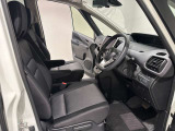 ゆったりとくつろげて、使いやすい運転席