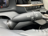 操作しやすい位置に配置されたウインカーレバー。確実な操作感で、安全な車線変更をサポートします。日常の運転をよりスムーズにします。