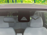 【三菱e-Assist】走行中に前方の車両等を認識し、衝突しそうな時は警報とブレーキで衝突回避と被害軽減をアシスト。より安全にドライブをお楽しみいただけます。
