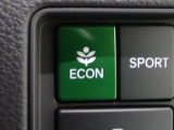 ★ECONスイッチ★ エコドライブを加速しよう!スイッチをONにすると、運転の仕方によるロスを抑え込み燃費をよくするようクルマが頑張ります(*^ー^*)燃費向上にチャレンジ♪
