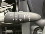 雨天時でもクリアな視界を確保できるワイパーレバー。操作も簡単で、運転に集中できます。悪天候時も安心です。