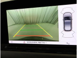 ★ギアをリバースに入れると車両後方の映像を映し出します。バック時の後方視認をサポートします。