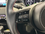 ステアリングにオーディオ操作スイッチが付いています。オーディオ画面に直接タッチしなくても操作が出来ますので、運転に集中できます。