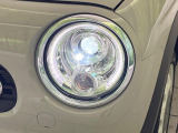 【LEDヘッドライト】悪天候や夜間走行時も良好な視界を確保し安心して運転できる高輝度LEDヘッドライトを装備!点灯速度が早く、消費電力も抑えられています。