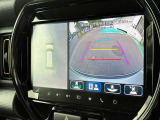 【全方位モニター】リバースに入れた際、車両全体を見渡している映像に切り替わります。また、見通しが悪い場所で便利な前方ワイド映像やすれ違いに便利な助手席側ワイド映像など切り替えが出来ますよ♪