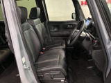 シートは厚めのクッションですのでゆったり座れますよ。
