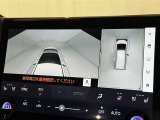 パノラミックビューモニターを装備。駐車場や交差点でクルマを真上から見るように周囲を確認できます。機能の詳細は販売店スタッフまでおたずねください。
