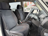 運転席シート廻りは使用感も少なく、良好な状態となっています。前オーナー様が丁寧に使っていたことがよくわかりますね。