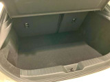 日常の使用に十分な広さの荷室です♪簡単な操作でシートアレンジもできます♪