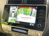 【パノラミックビューモニター】専用のカメラにより、上から見下ろしたような視点で360度クルマの周囲を確認することができます☆死角部分も確認しやすく、狭い場所での切り返しや駐車もスムーズに行えます。