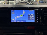 ディスプレイオーディオやカーナビは、現代のドライブにおいて欠かせない装備のひとつです。初めての場所でも迷いにくく、快適なルート案内で運転をサポートします。移動中のエンターテインメント性も高まります。