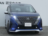 アダプティブLEDヘッドライト。フロントカメラで前方の状況を検知し対向車や先行車に眩しい思いをさせることなく必要なところだけを遠くまで照射します。