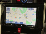 純正ナビを装備。タッチパネル式で使いやすく、お出かけもラクラクです。