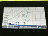高精細な地図表示で、スムーズなナビゲーションを実現。目的地までの最適なルートを案内し、安全運転をサポートします。