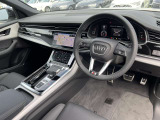洗練された機能性の高いインテリア。長く使っても飽きないデザインがAudiです。触感にもこだわっております。