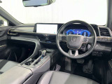 運転席まわりです。 各操作スイッチは使いやすい位置に配置されてます。