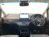 【前方視界】開放的な前方視界!運転がしやすく疲れにくいです♪窓が大きく、見通しがとっても良いおクルマですよ♪