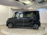助手席側は電動スライドドアになってます。運転席やキーのリモコンで開閉できるので手が塞がっていても楽に積み降ろし出来ますよ。