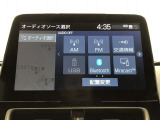 Bluetooth(ブルートゥース)接続機能付き。スマートフォンなどからお気に入りの音楽をワイヤレス再生できます。ドライブがさらに楽しくなりますね。