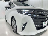 フォグランプ装着車です。暗い夜道の車両前方を明るく照らします