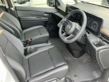 運転席も広々、ドライブも楽しめますね♪実際お座りいただくのが、分かりやすいと思います。お気軽にご来店ください!