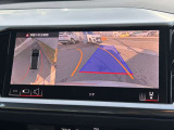 ●360度カメラ『車両の4つのカメラから得た映像を合成し、上空から眺めているような映像をモニターに映し出します。車両周辺の歩行者や障害物などの発見に役立ちます。』