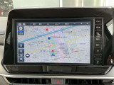 日産オリジナルナビゲーション。大型モニターを採用。画面が大きいので、タッチ操作もスムースで快適です。