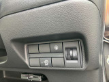 アイドリングストップ機能付きです。信号待ちなどの停車時に、エンジンを自動的にストップさせることでガソリン消費をセーブします。