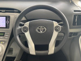 インテリアに合わせたデザインのステアリングは、運転される方のことも考え、運転しやすい形状、大きさです。是非一度、実際に触ってお確かめください。