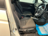 フィット感のあるシート。身体をしっかりと支えてくれるので、長時間の運転も快適にサポートしてくれます。