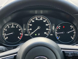 視認性の高いメーター類は、運転に必要な情報を的確にドライバーへ伝えます。夜間でも見やすく、安全運転をサポートします。