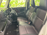 運転しやすい視界と、快適な座り心地が魅力です。操作性にも優れており、運転をサポートします。長距離運転も疲れにくいでしょう。