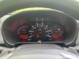 視認性の高いメーター類が、運転に必要な情報を的確に伝えます。スポーティなデザインで、ドライビング気分を盛り上げます。走行状況が一目でわかります。