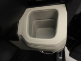 カップホルダーは運転席や助手席からちょうど手の届く位置です!!