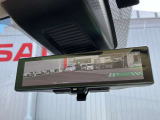 インテリジェントルームミラー、車両後方のカメラ映像をミラー面に映し出すので車内の状況や天候などに影響されにくく、よりクリアな後方視界が得られます