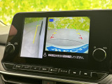 後方確認をサポートするモニター画面。駐車時の安全性も高まります。ガイドライン表示で、狭い場所でもスムーズに駐車できます。