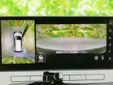 駐車時の安全性を高めるバックモニターが搭載されています。狭い場所でも、周囲の状況をしっかり確認でき、安心の運転をサポートします。