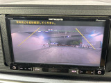 【バックモニター】後ろのカメラの映像をモニターに映し出すことができます!後方の見えない死角や、障害物との距離感をしっかり確認することができます!駐車が苦手な方におすすめです。