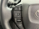 運転中、オーディオの操作をしてて、ハッとしたことはありませんか?ステアリングスイッチは、運転中でもハンドルでオーディオの操作が可能です。安全なドライブをサポートします。