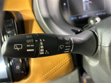 【オートワイパー(AUTO)】雨が降り出した時に、雨滴検出用センサー(レインセンサー)が雨滴を感知すると、自動でワイパーが動作します。