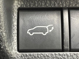 【パワーバックドア】スマートキーや運転席のボタンを押すだけでリアゲートが自動で開閉します!荷物を持っている時や、高い位置にあるバックドアを閉める際に便利な機能です♪