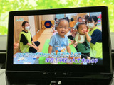 停車中には、TVや動画コンテンツを楽しめます。長距離移動の際の休憩時間に、リラックスした時間を過ごせます。