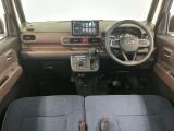 【インパネ】運転のしやすさを最優先に設計された見晴らしの良いフロントビュー。車両間隔が掴みやすく狭い道でも安心♪「安全」と「品質」を最優先に、安心してお乗りいただけるクルマを提供いたします。