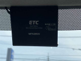 ETC搭載車しか通過できないスマートICが利用できるようになります。現在、スマートICの設置箇所も増えてきてます。また、料金所での小銭の出し入れや雨天時における窓の開閉などの紛らわしさも解消されます。